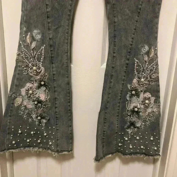 Venus jeans🤍🌸 - Picture 8 of 13